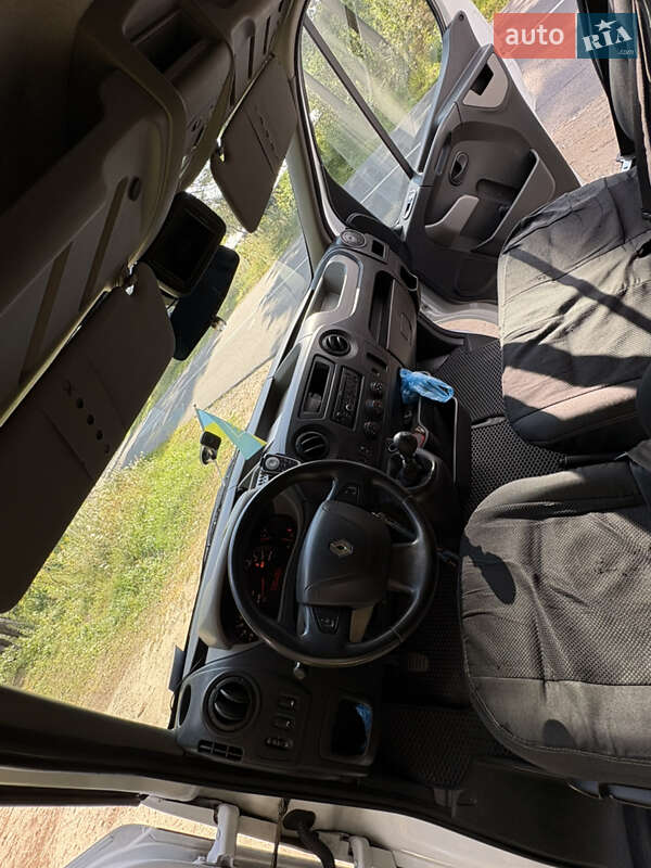 Грузовой фургон Renault Master 2015 в Львове