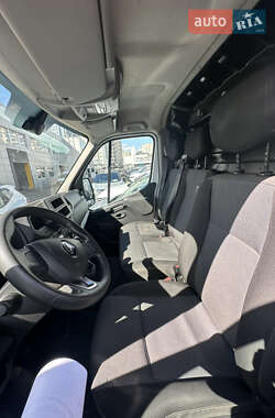 Грузовой фургон Renault Master 2021 в 