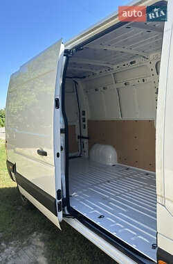 Грузовой фургон Renault Master 2024 в 