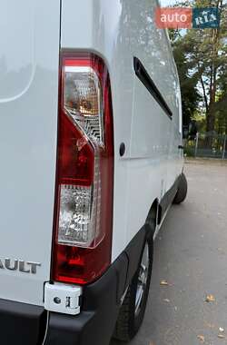 Грузовой фургон Renault Master 2016 в 