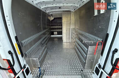 Грузовой фургон Renault Master 2021 в 