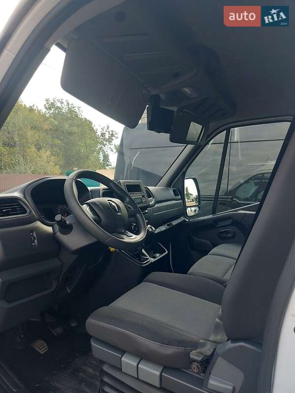 Грузовой фургон Renault Master 2021 в Млинове