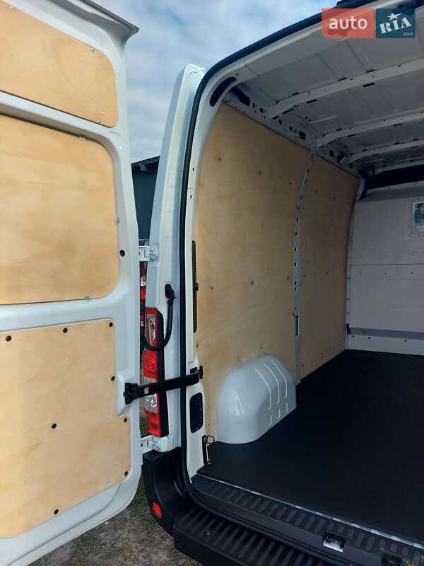 Грузовой фургон Renault Master 2021 в Млинове