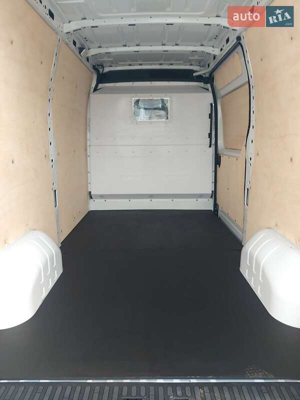 Грузовой фургон Renault Master 2021 в Млинове
