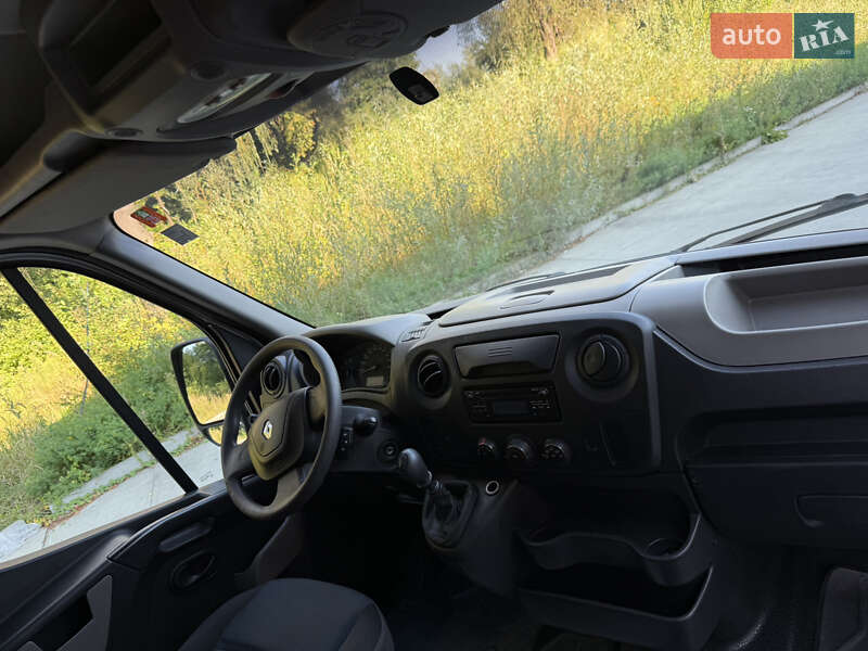Грузовой фургон Renault Master 2017 в Дрогобыче