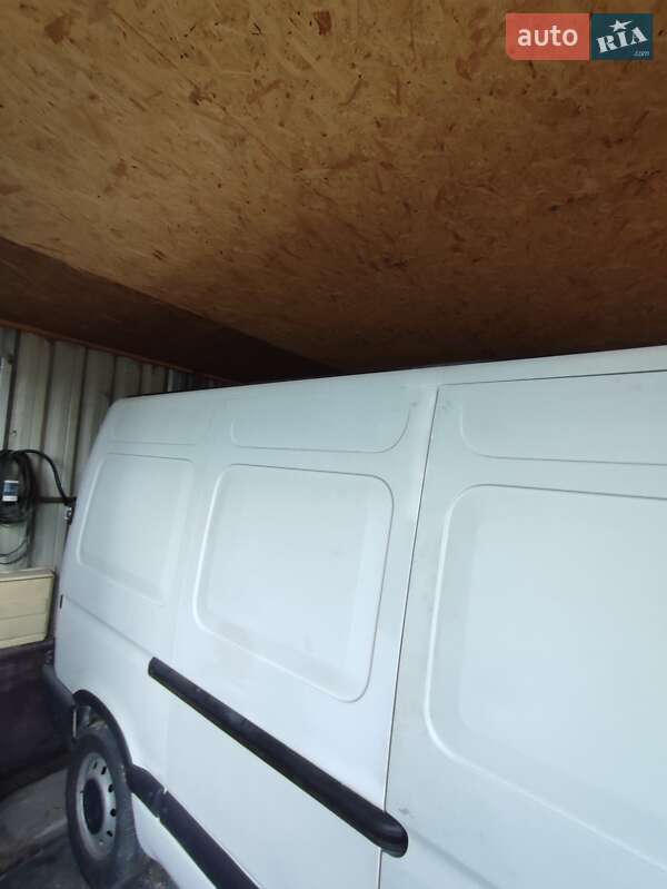 Грузовой фургон Renault Master 2008 в Гореничах