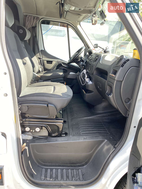 Автовоз Renault Master 2016 в Ровно