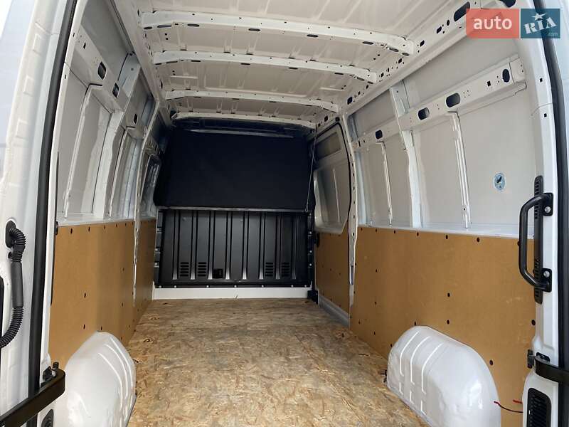 Грузовой фургон Renault Master 2022 в Хусте