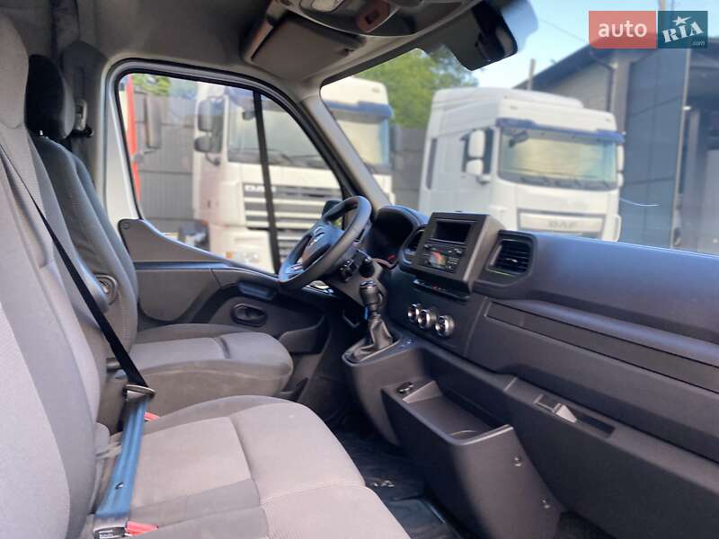 Грузовой фургон Renault Master 2022 в Хусте