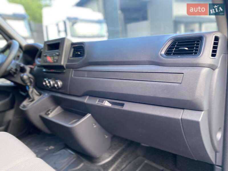 Грузовой фургон Renault Master 2022 в Хусте