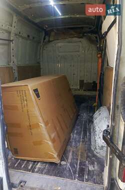 Грузовой фургон Renault Master 2011 в 