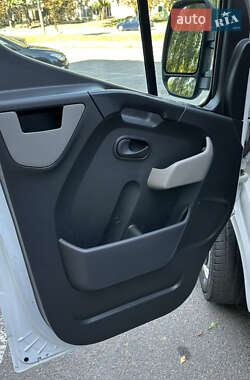 Грузовой фургон Renault Master 2017 в 