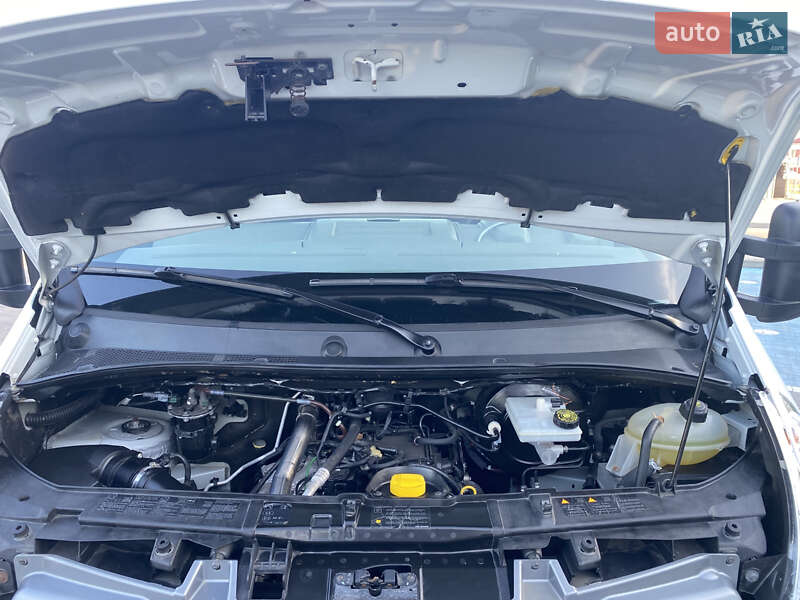 Автовоз Renault Master 2017 в Луцке