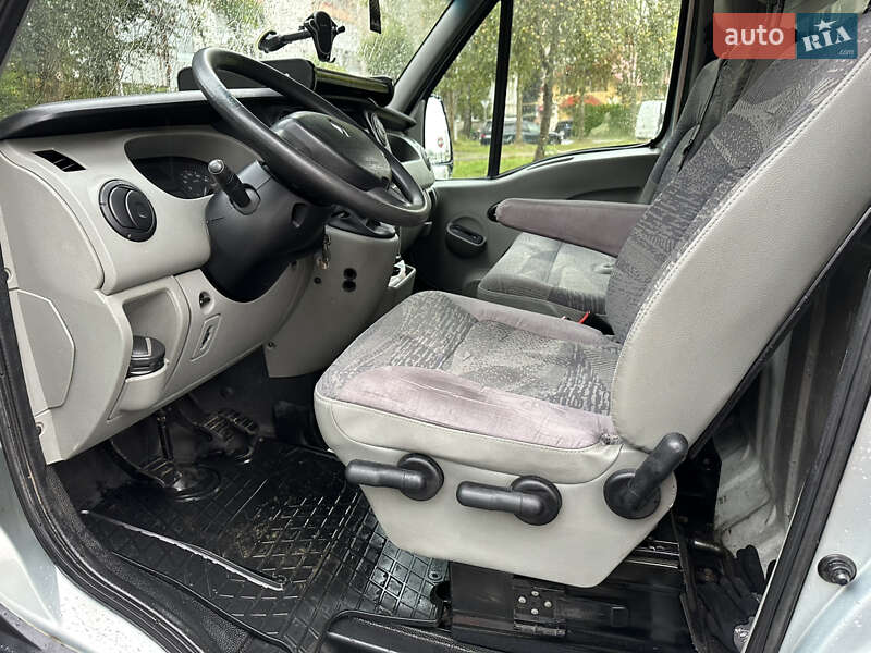Грузовой фургон Renault Master 2006 в Новояворовске