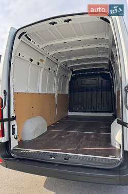Грузовой фургон Renault Master 2024 в 