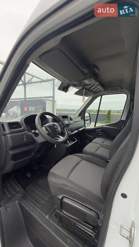 Грузовой фургон Renault Master 2021 в Хусте