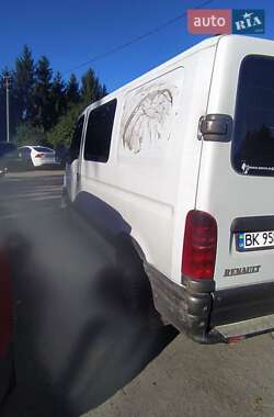 Грузовой фургон Renault Master 2000 в 