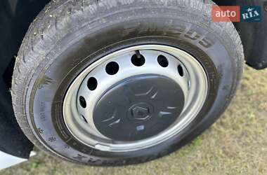 Грузовой фургон Renault Master 2023 в 