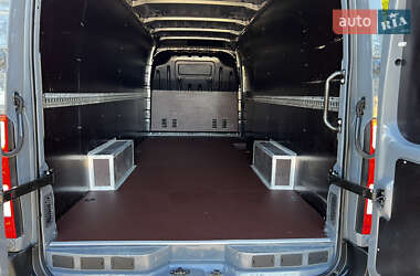 Грузовой фургон Renault Master 2022 в 