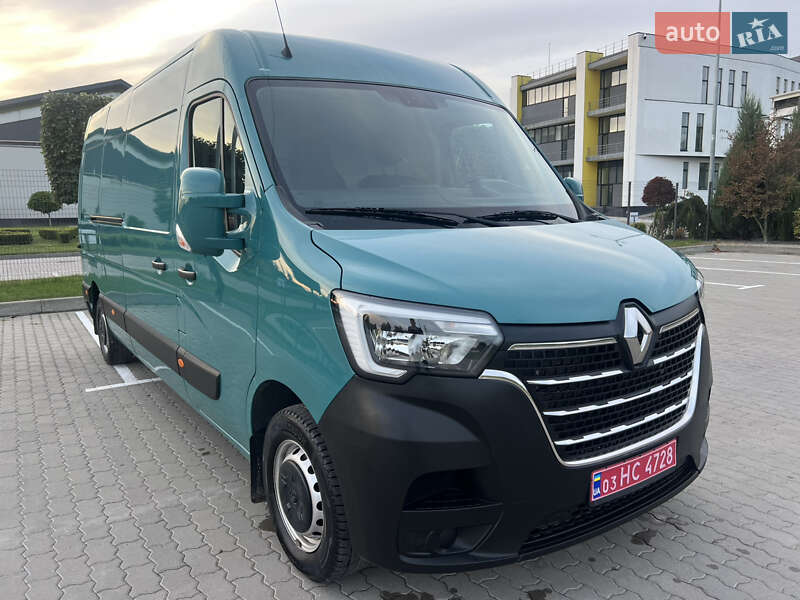 Грузовой фургон Renault Master 2022 в 
