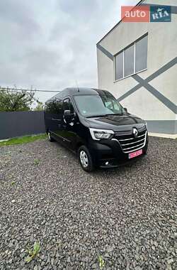 Грузовой фургон Renault Master 2023 в 