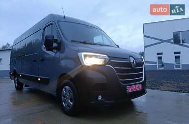 Грузовой фургон Renault Master 2023 в 