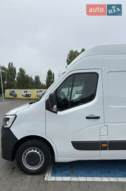 Грузовой фургон Renault Master 2023 в 