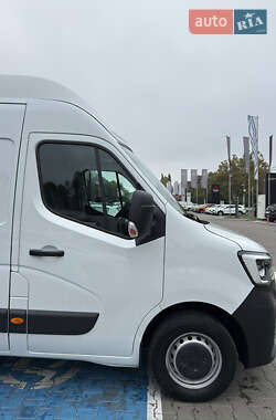 Грузовой фургон Renault Master 2023 в 