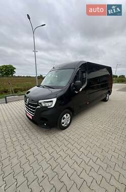 Грузопассажирский фургон Renault Master 2023 в 