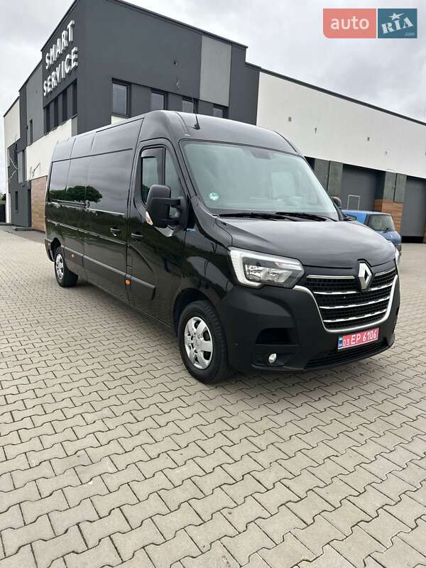 Грузопассажирский фургон Renault Master 2023 в 