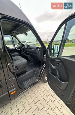 Грузопассажирский фургон Renault Master 2023 в 