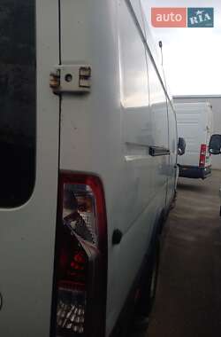 Грузовой фургон Renault Master 2012 в 