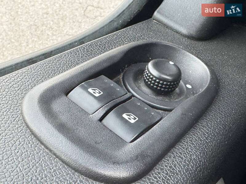 Грузовой фургон Renault Master 2017 в Львове