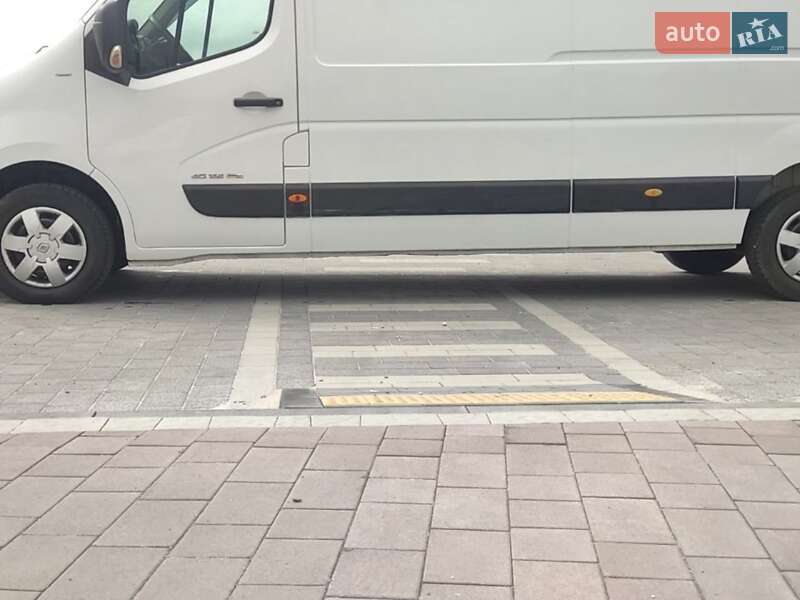 Грузовой фургон Renault Master 2014 в Мостиске