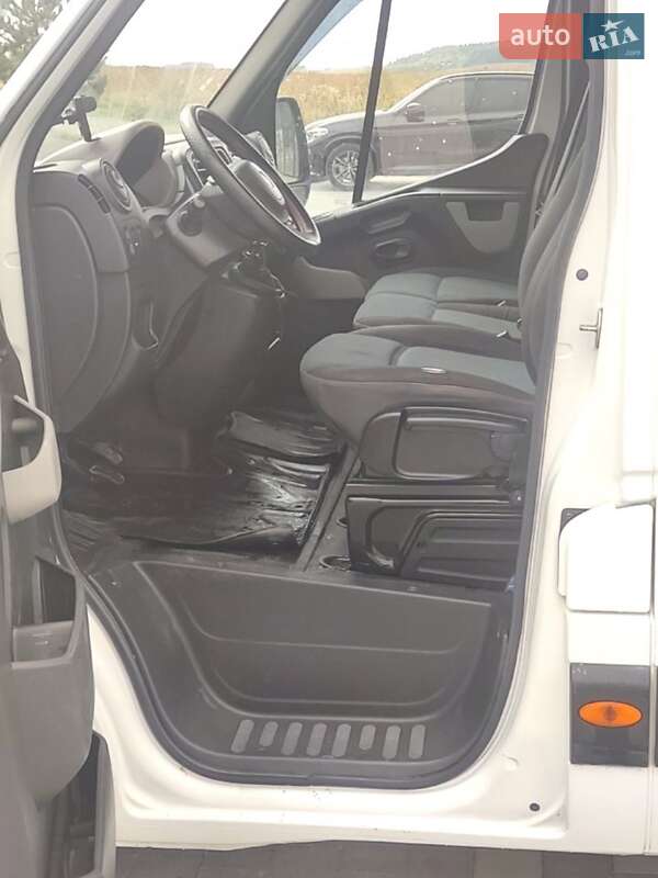 Грузовой фургон Renault Master 2014 в Мостиске