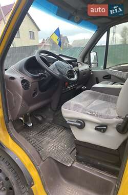 Грузовой фургон Renault Master 2001 в 