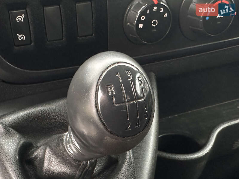 Эвакуатор Renault Master 2015 в Львове