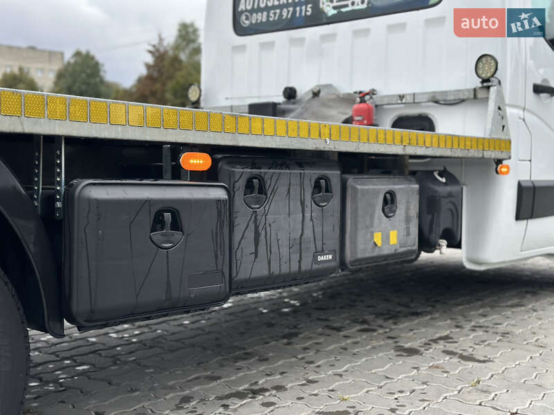 Эвакуатор Renault Master 2015 в Львове