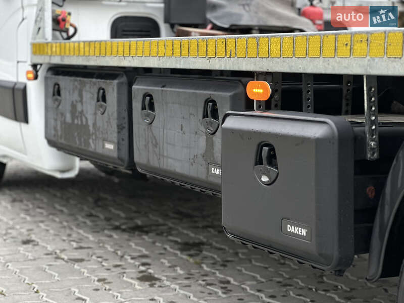 Эвакуатор Renault Master 2015 в Львове