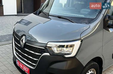 Грузовой фургон Renault Master 2022 в 
