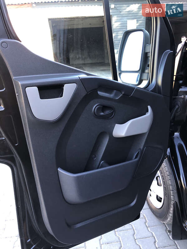 Микроавтобус Renault Master 2017 в Черновцах