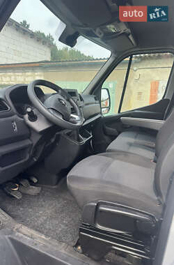 Грузовой фургон Renault Master 2023 в 