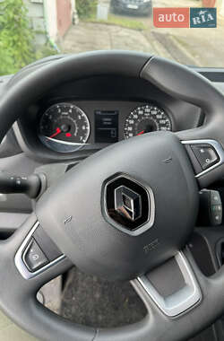 Грузовой фургон Renault Master 2023 в 