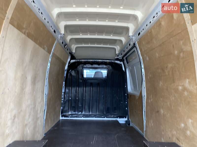 Грузовой фургон Renault Master 2019 в Хусте