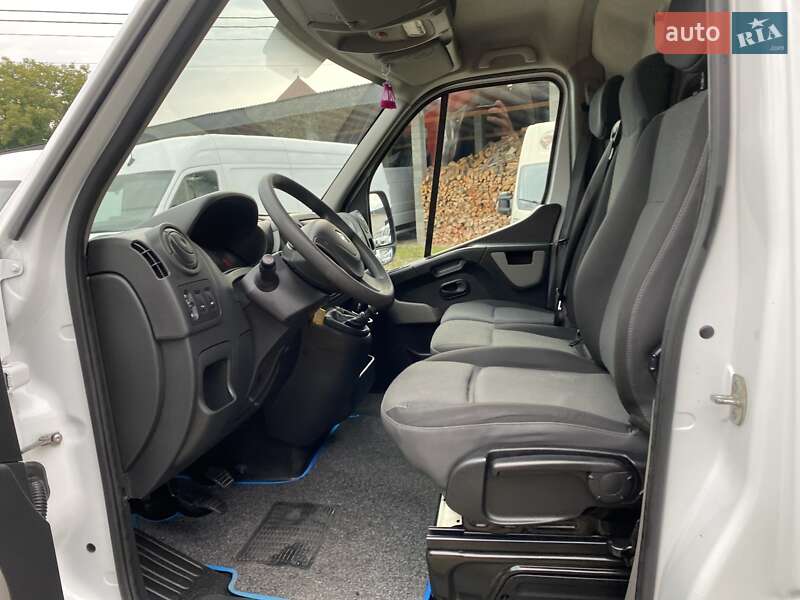 Грузовой фургон Renault Master 2019 в Хусте