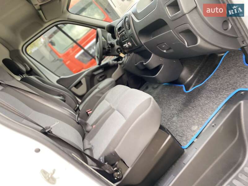 Грузовой фургон Renault Master 2019 в Хусте