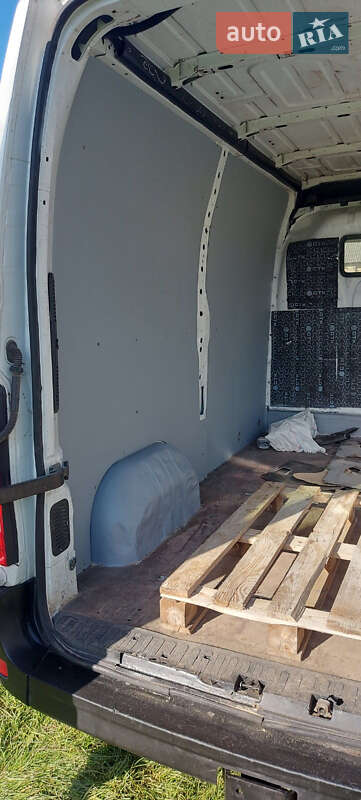 Грузовой фургон Renault Master 2011 в Сокале