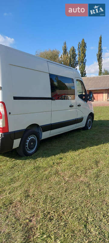 Грузовой фургон Renault Master 2011 в 