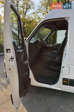 Грузовой фургон Renault Master 2015 в 