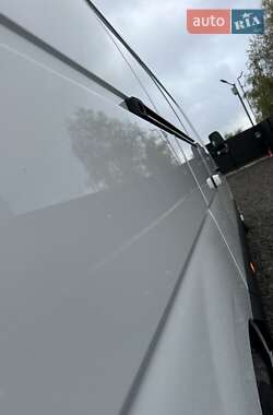 Грузовой фургон Renault Master 2022 в 